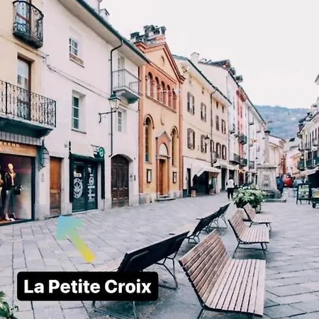 La Petite Croix Apartment *